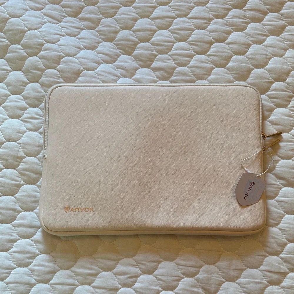 15” Cream Tablet/Laptop Sleeve